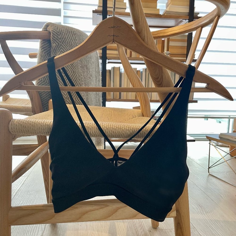 Lululemon mesh V-neck bra